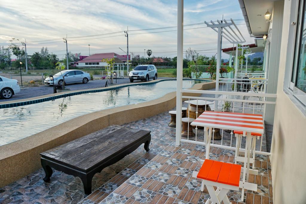 Sky And Water Resort Cha-Am Exterior photo